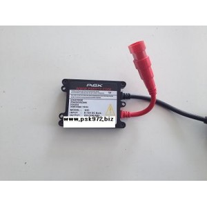 Un ballast (un boitier Xenon ultra plat)